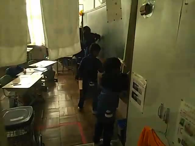 黒板消しも上手になりました(広畑チャンネル)