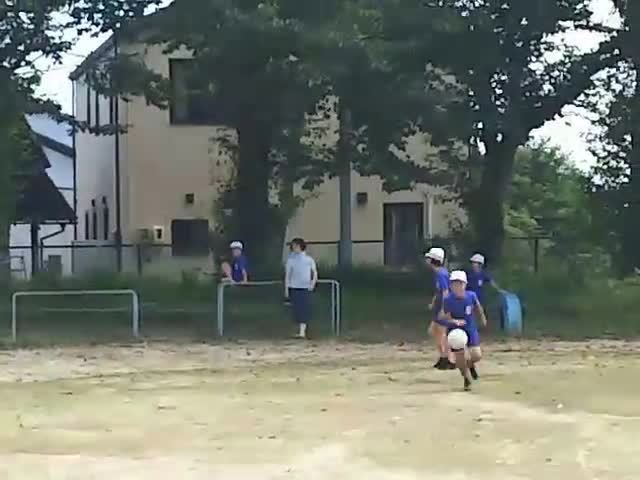 ボールを持つと集まってきます(広畑チャンネル)
