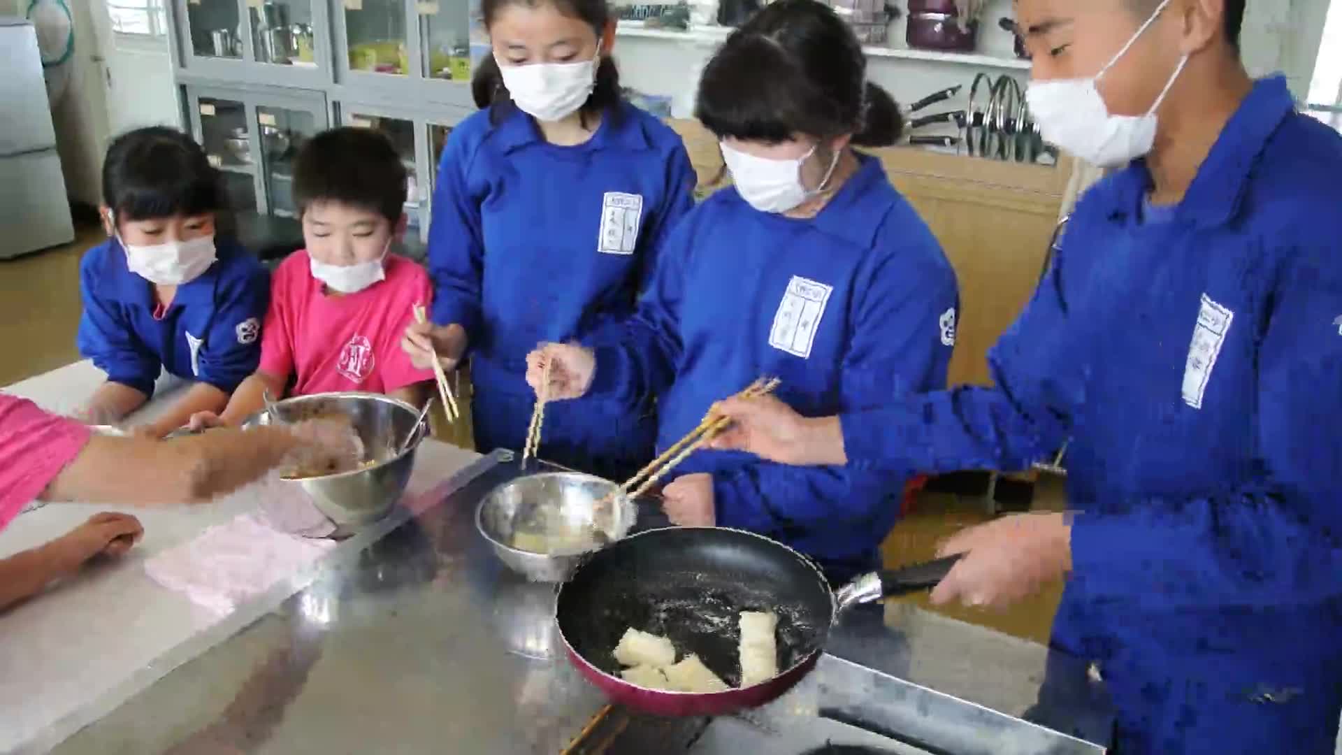 ３年生、きなこをまぶす(広畑チャンネル)