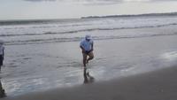 海岸で…