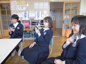 どんなカードが来たかな どんなカードが来たかな