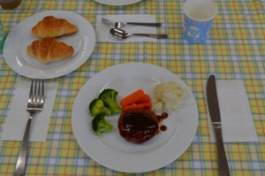 おいしそうな料理が運ばれてきました。 おいしそうな料理が運ばれてきました。