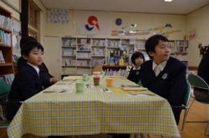 話を聞いている様子 話を聞いている様子