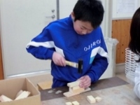 くぎ打ちの様子 くぎ打ちの様子