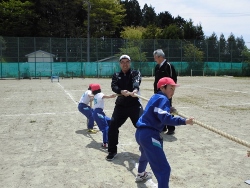 綱引き（赤）