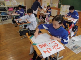 まずは指で練習です。 まずは指で練習です。