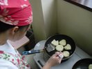 焼く。