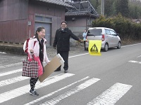 横断歩道で安全に登校 横断歩道で安全に登校