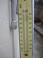 玄関前の気温1℃ 玄関前の気温1℃
