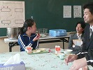給食の様子を取材